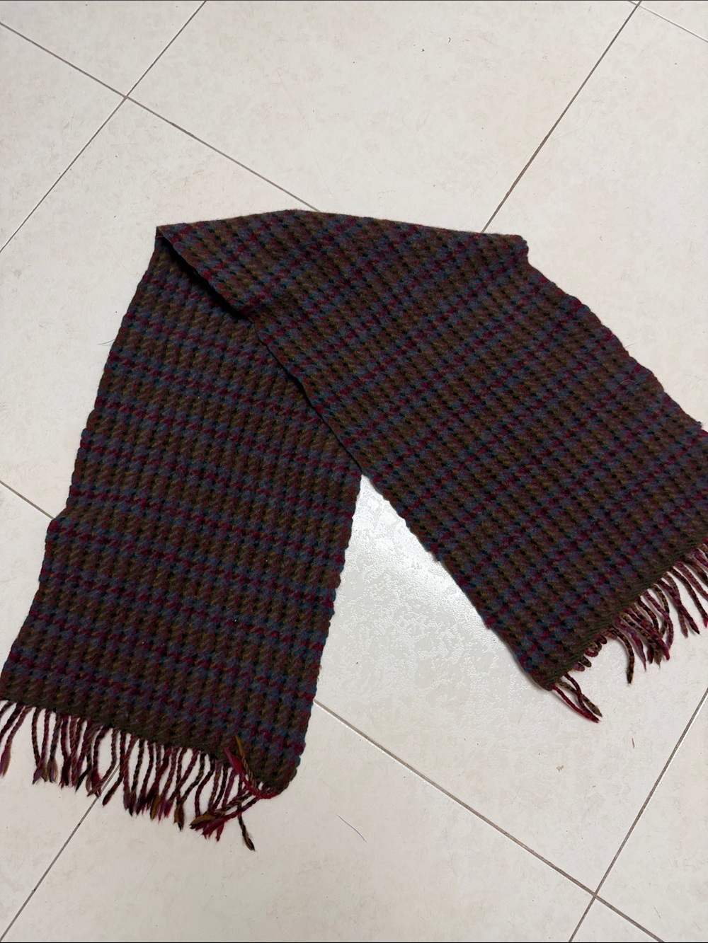 Source Unknown Black and Burgundy Woven Fringe Scarf